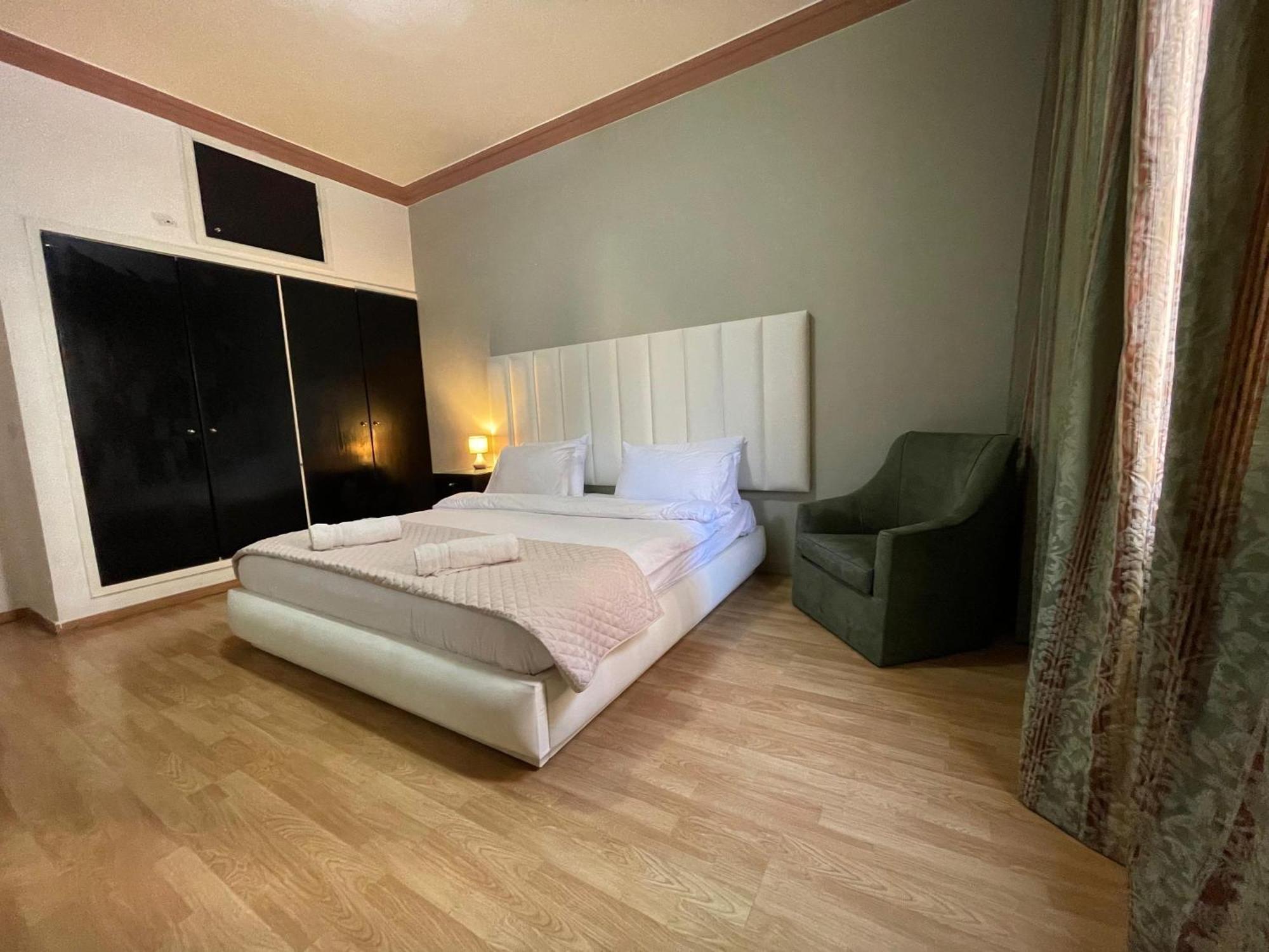 Elegant Suites Beirut Esterno foto